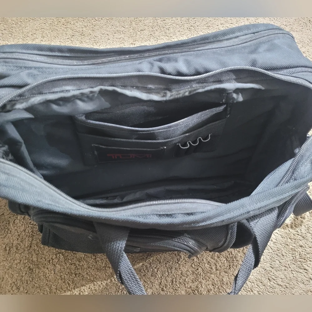 TUMI ALPHA BALLISTIC BAG EXPANDABLE ORGANIZER LAPTOP BRIEF MESSENGER WITH STRAP